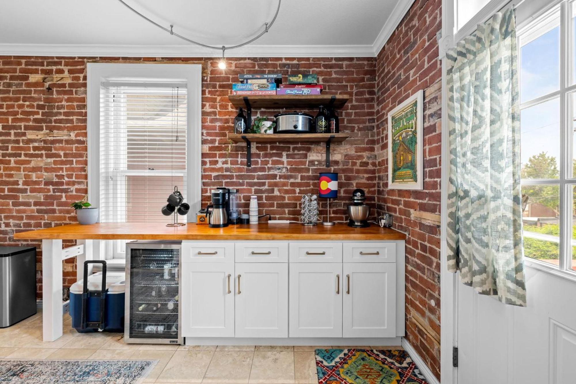 1438 Franklin Unit 210 *
