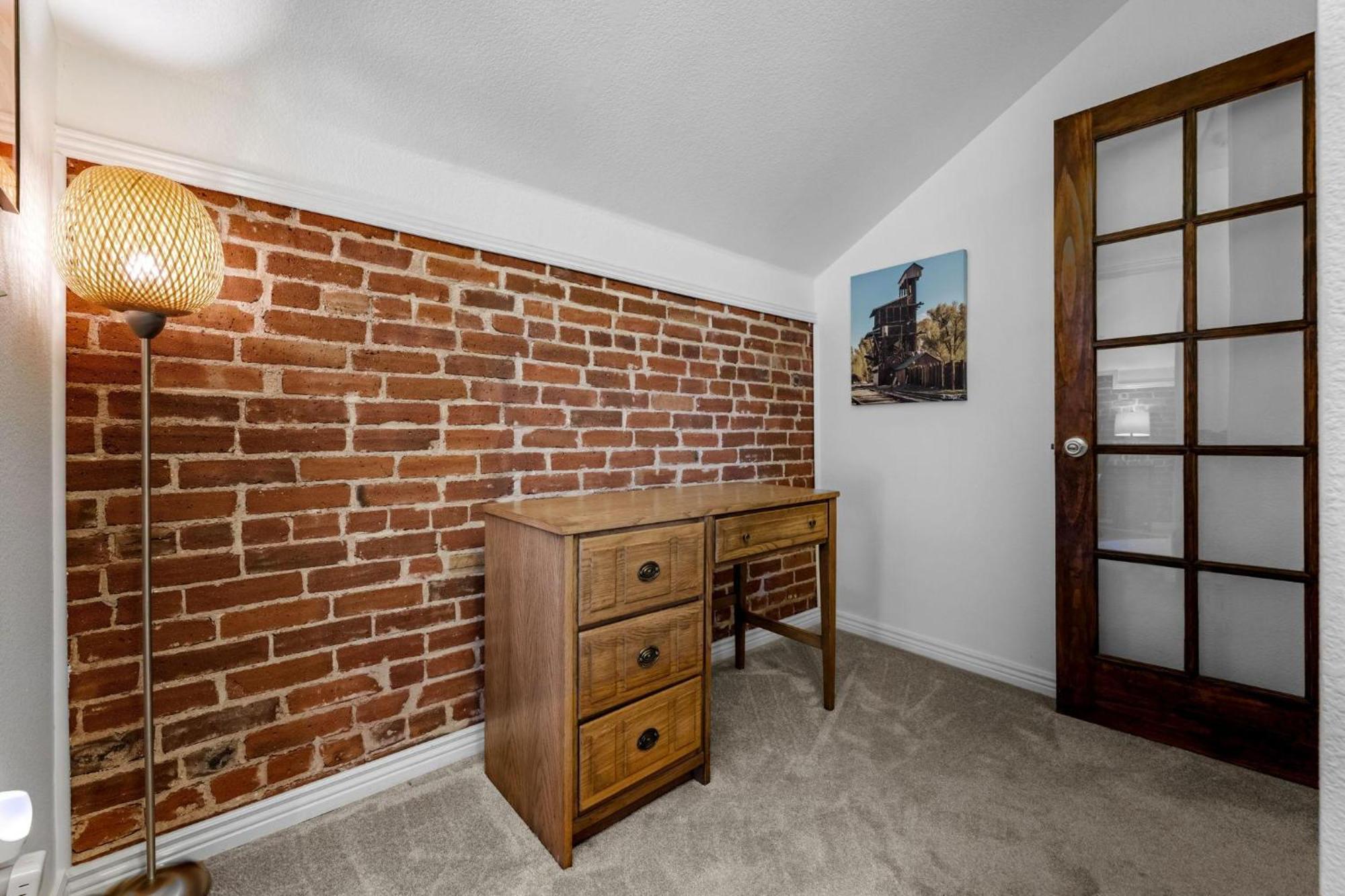 1438 Franklin Unit 210 *